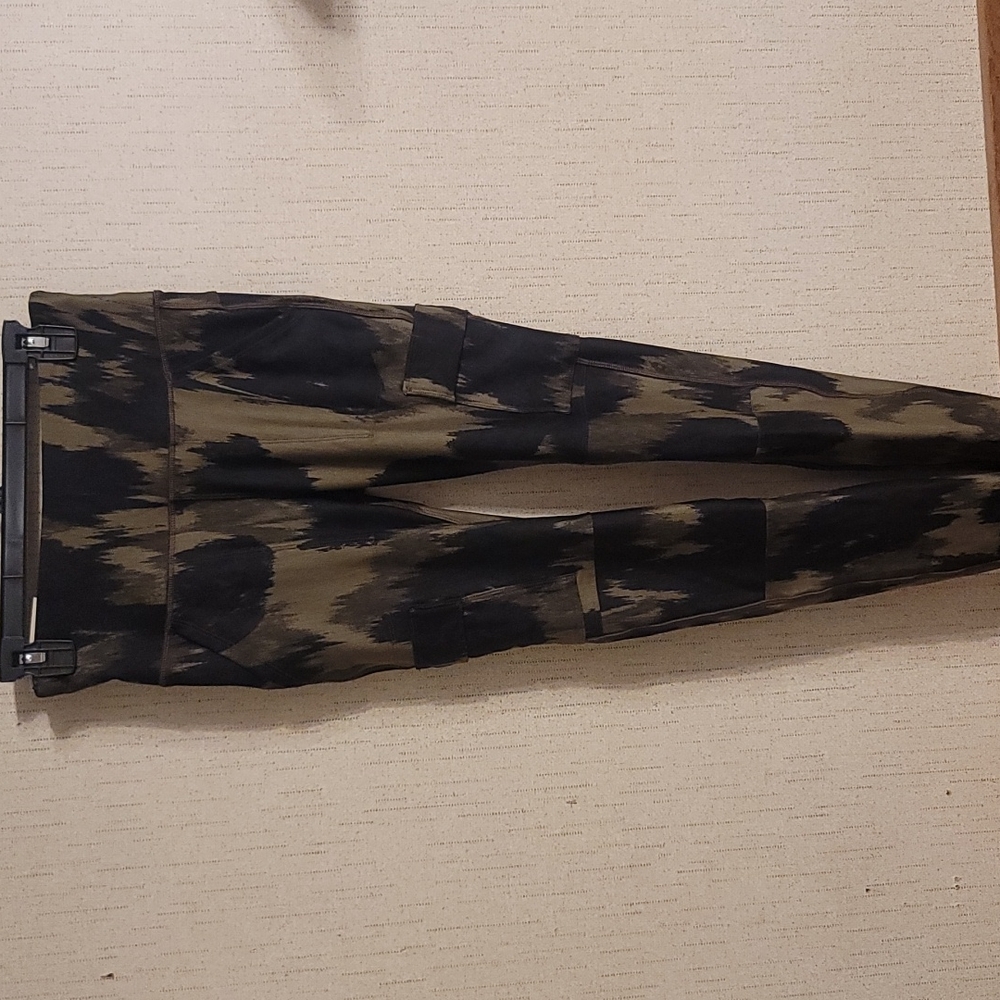 ALPINE DESIGN TIGHT FIT IKAT PRINT LEGGING: GREEN/BLACK: NWT: SZ S